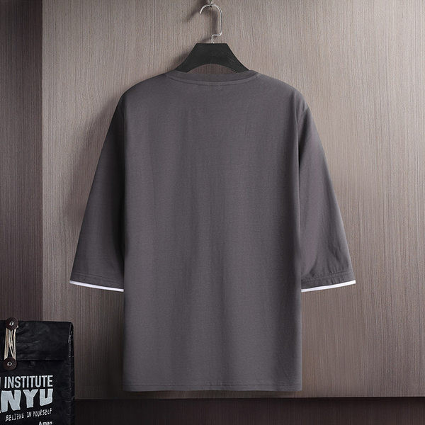 Meeste aplikatsiooni ja lühikeste varrukatega t-särk