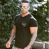 Sportlik puuvillane trükiga T-särk meestele