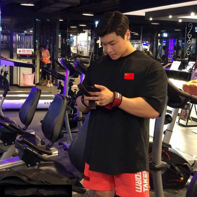 Лятна тениска със свободна кройка за мъже