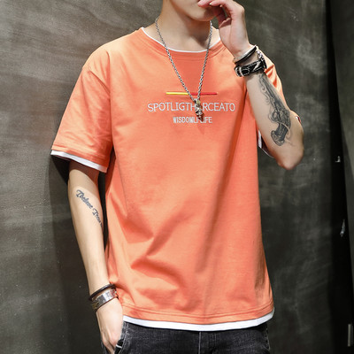 Aplikatsiooni ja lühikeste varrukatega vabaaja meeste T-särk - lai mudel