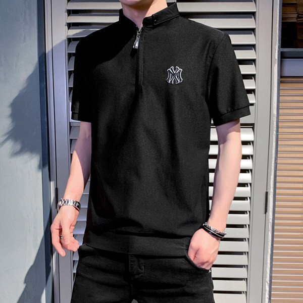 Klassikalise krae ja lukuga meeste T-särk