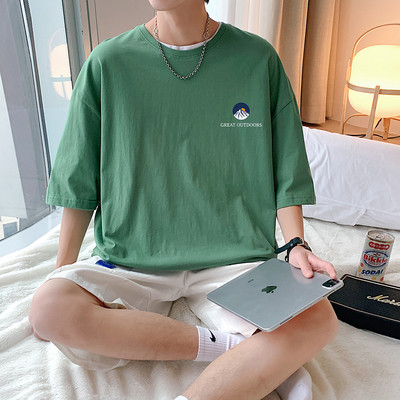 Lai T-särk kirjade ja ovaalse kaelusega