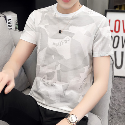 Ежедневна мъжка тениска с овално деколте и къс ръкав - широк модел