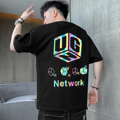 Мъжка тениска с апликация на гърба и овално деколте