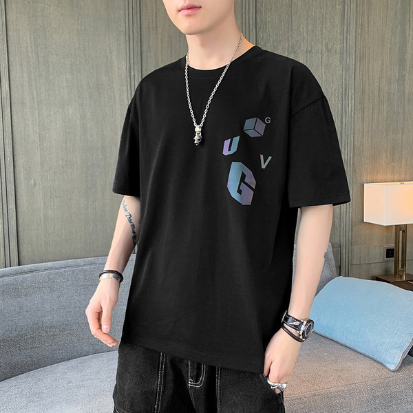 Мъжка тениска с апликация на гърба и овално деколте