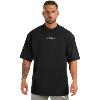 Široka muška majica s natpisom