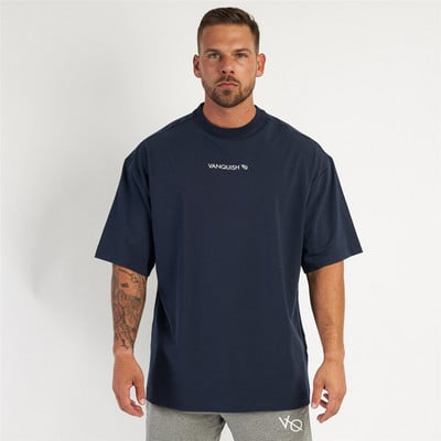 Široka muška majica s natpisom