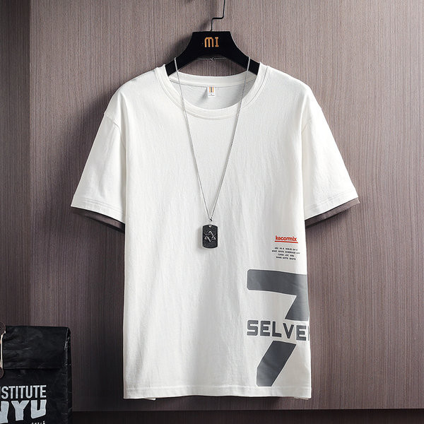 Aplikatsiooni ja ümara kaelusega meeste t-särk