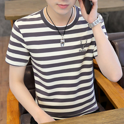 Meeste triibuline lühikeste varrukate ja tikandiga T-särk