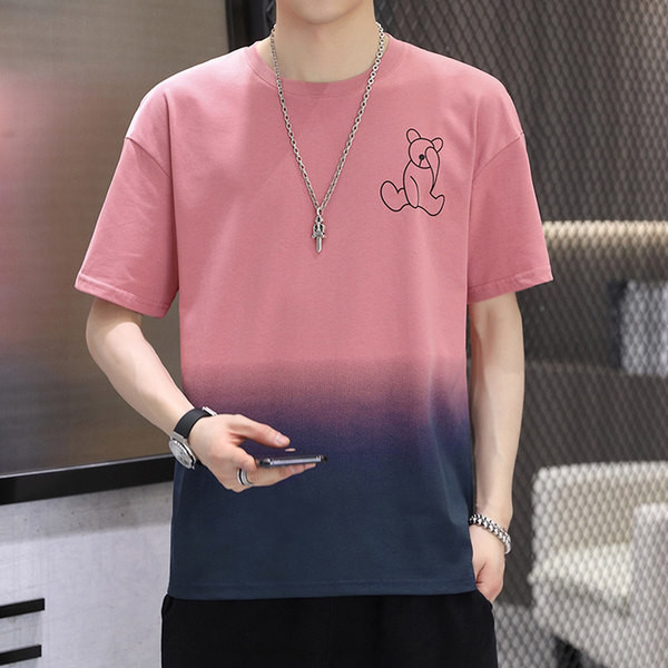 Lühikeste varrukatega ja voogavate värvidega meeste T-särk - ovaalse kaelusega