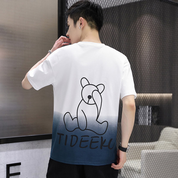 Lühikeste varrukatega ja voogavate värvidega meeste T-särk - ovaalse kaelusega