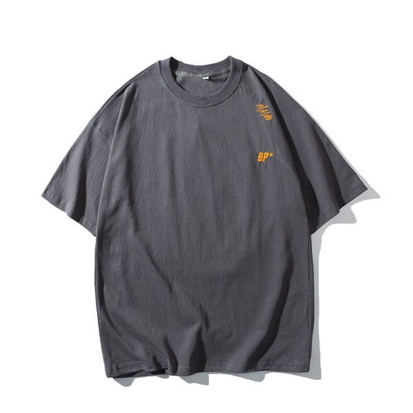 Meeste lai tikandi ja ovaalse kaelusega T-särk