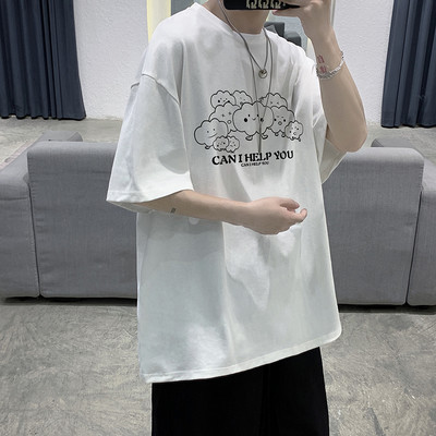 Široki model ljetne majice s aplikacijom