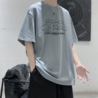 Široki model ljetne majice s aplikacijom