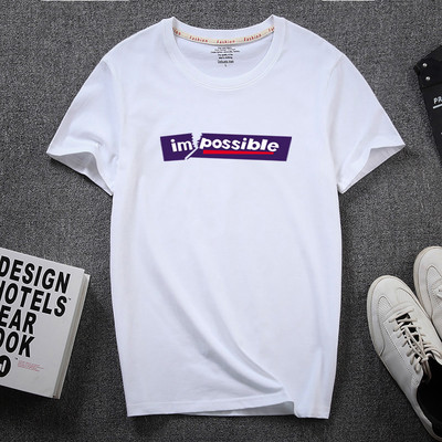 Meeste lühikeste varrukate ja aplikatsiooniga T-särk – ovaalne kaelus