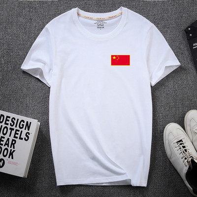 Meeste lühikeste varrukate ja aplikatsiooniga T-särk – ovaalne kaelus