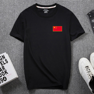 Meeste lühikeste varrukate ja aplikatsiooniga T-särk – ovaalne kaelus