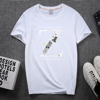 Meeste lühikeste varrukate ja aplikatsiooniga T-särk – ovaalne kaelus