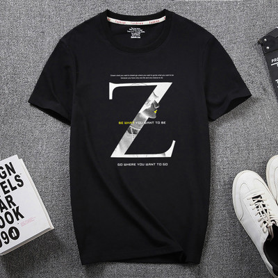 Meeste lühikeste varrukate ja aplikatsiooniga T-särk – ovaalne kaelus