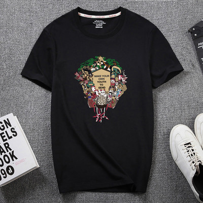 Meeste lühikeste varrukate ja aplikatsiooniga T-särk – ovaalne kaelus