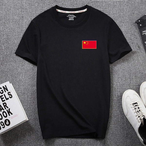 Meeste lühikeste varrukate ja aplikatsiooniga T-särk – ovaalne kaelus