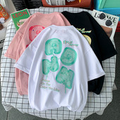 Moodne lai värvilise aplikatsiooniga T-särk meestele