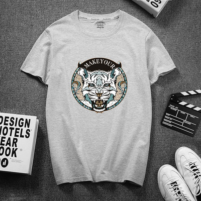 Meeste aplikatsiooni ja pealdisega 3/4 varrukatega T-särk