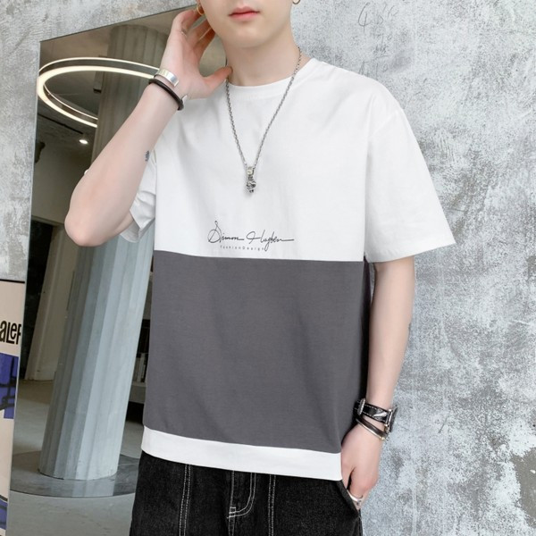 Moodne meeste t-särk kirjadega