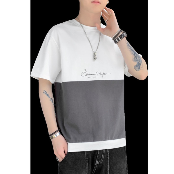 Moodne meeste t-särk kirjadega