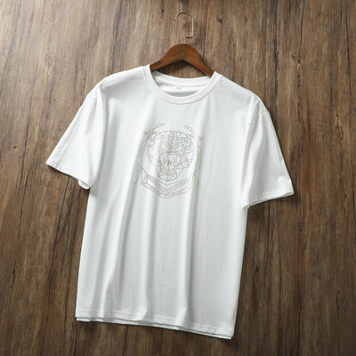 Lühikeste varrukate ja aplikatsiooniga meeste T-särk