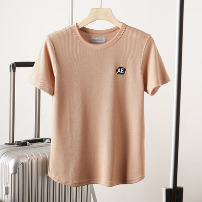 Meeste lühikeste varrukate ja tikandiga T-särk