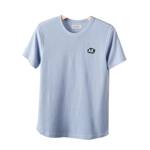 Meeste lühikeste varrukate ja tikandiga T-särk