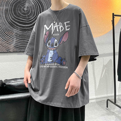 Широка лятна тениска с цветна апликация за мъже