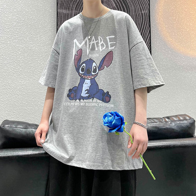 Широка лятна тениска с цветна апликация за мъже