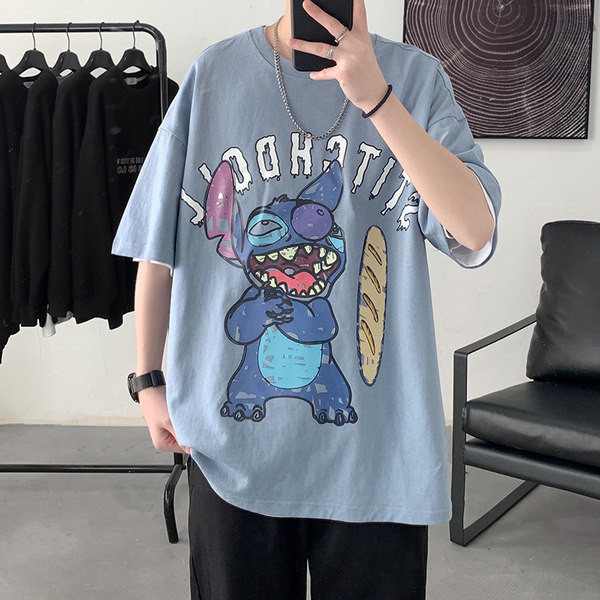 Широка лятна тениска с цветна апликация за мъже