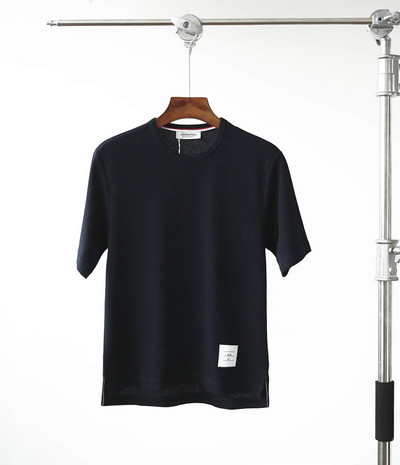 Casual ανδρικό μπλουζάκι με έμβλημα και στρογγυλό ντεκολτέ