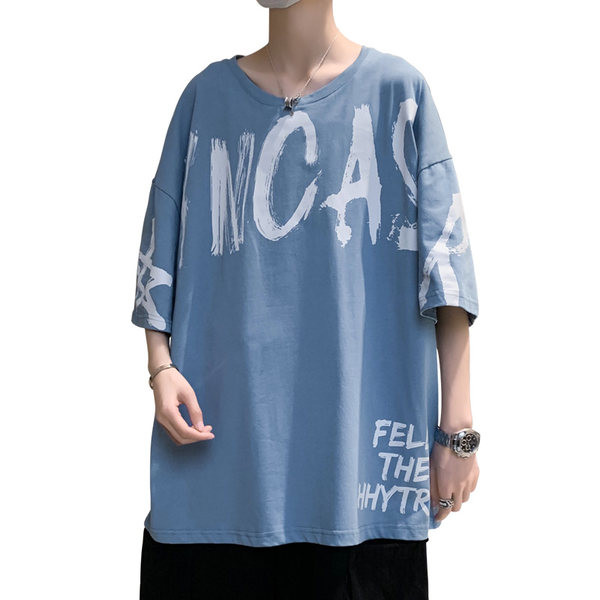 Мъжка широка тениска с надписи и овално деколте