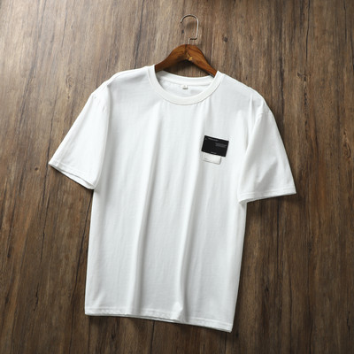 Embleemi ja ümara kaelusega meeste T-särgid