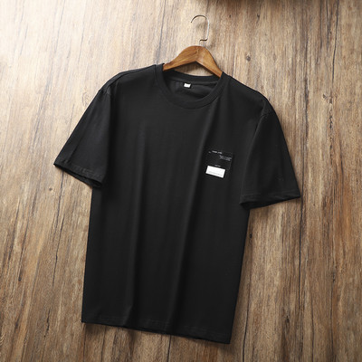 Embleemi ja ümara kaelusega meeste T-särgid