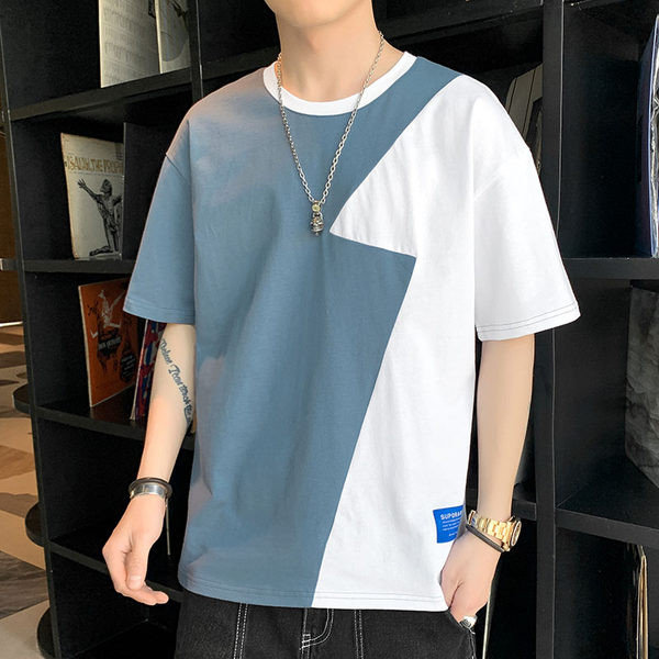 Meeste t-särk embleemi ja ovaalse kaelusega