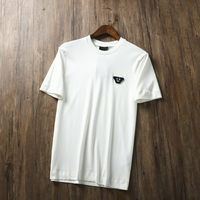 Meeste tikandiga lühikeste varrukatega T-särk