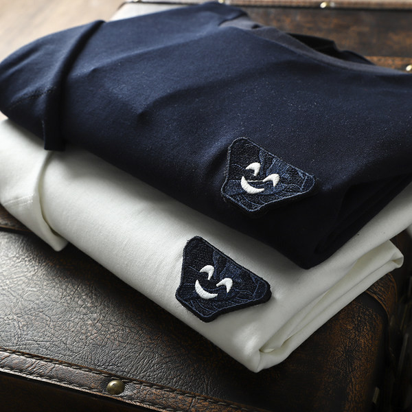 Meeste tikandiga lühikeste varrukatega T-särk