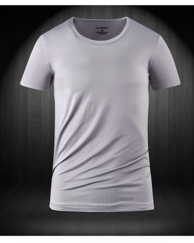 Suvine lühikeste varrukate ja ovaalse kaelusega T-särk meestele
