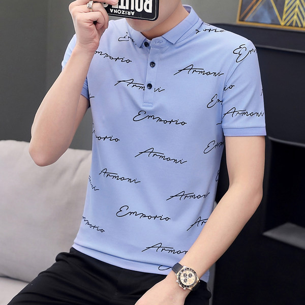 Moodne klassikalise krae ja mitmes värvitoonis nööpidega meeste T-särk