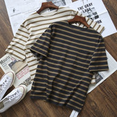 Triibuline meeste t-särk lühikeste varrukate ja ovaalse kaelusega