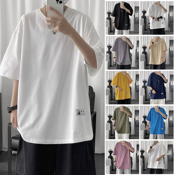 Lihtne meeste T-särk embleemiga