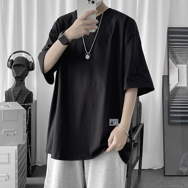 Lihtne meeste T-särk embleemiga