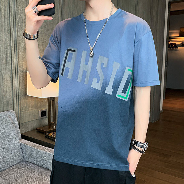 Meeste värviline T-särk kirja ja ümara kaelusega