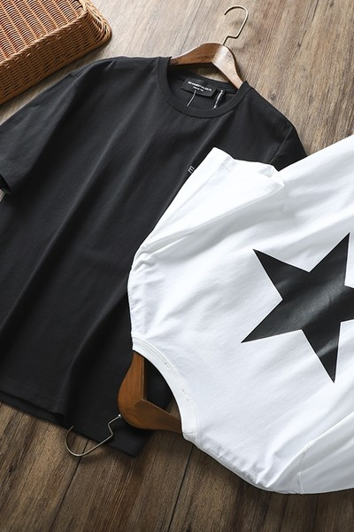 Ανδρικό μπλουζάκι με κοντά μανίκια και αστέρι απλικέ