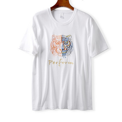 Мъжка тениска с бродерия лъв и обло деколте